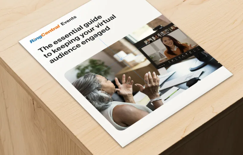 Livre blanc de RingCentral : une femme participant à une conférence virtuelle via l’application RingCentral